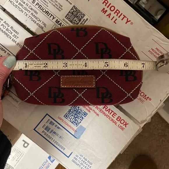 Authentic Dooney & Bourke Red Patterned storage case - Picture 10 of 11